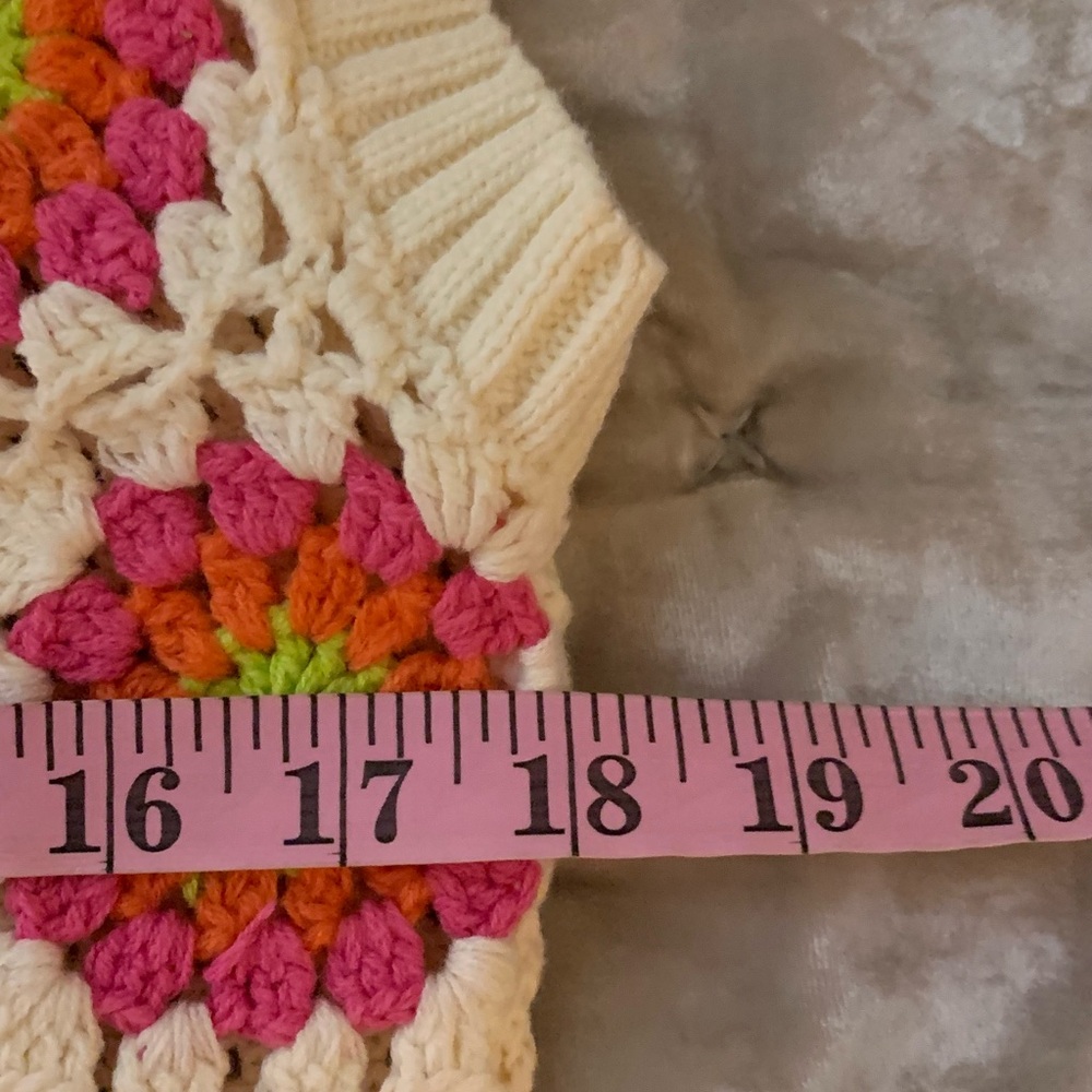 D O N A T E D 
Floral Crochet Knit Vest by Jodifl size medium EUC B59 - Picture 4 of 6
